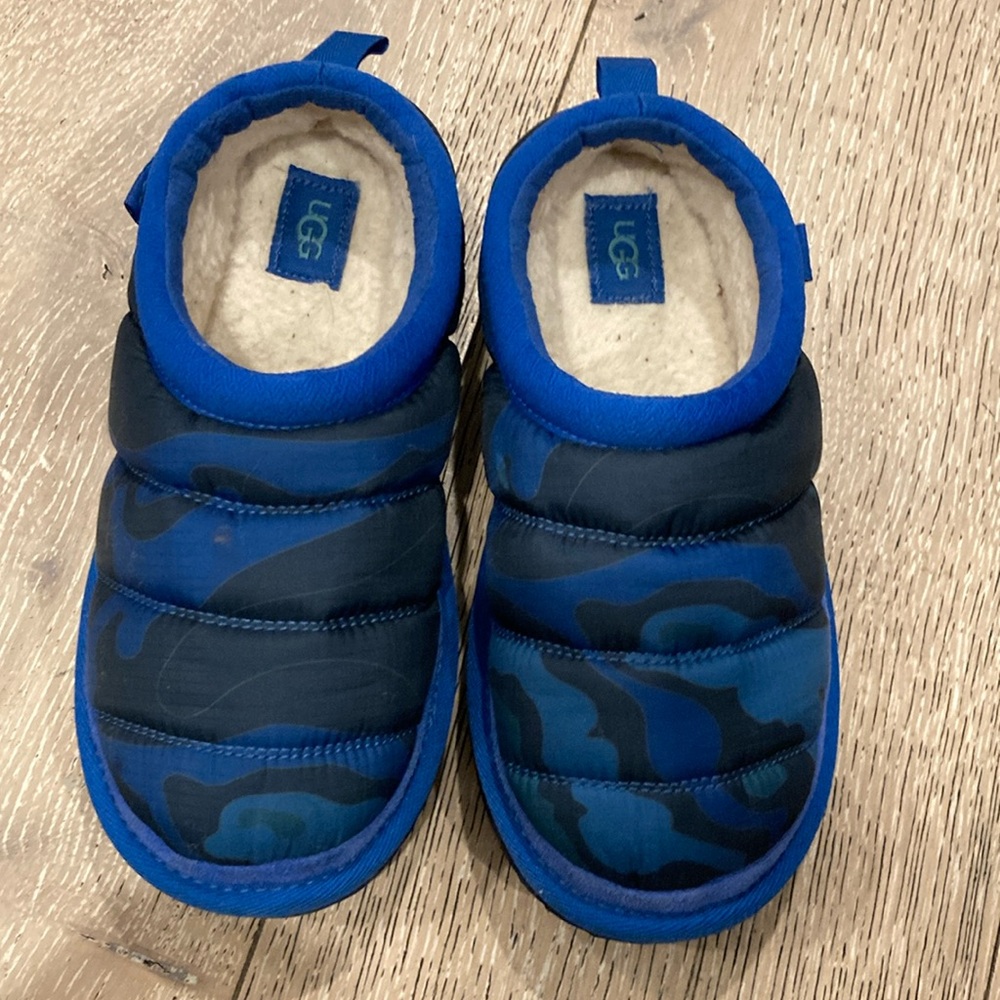 Ugg kids blue camo Tasman slipperss
